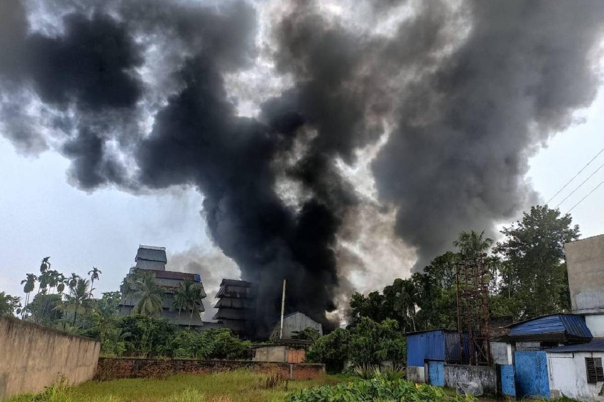 মধ্যমগ্রামে রাসায়নিকের কারখানায় বিধ্বংসী অগ্নিকাণ্ড! মৃত ১, আহত একাধিক