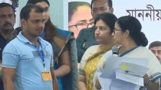 মৃত্যুর ঝুঁকি নিয়ে ১০ জনের প্রাণ বাঁচান হিরো মানিক