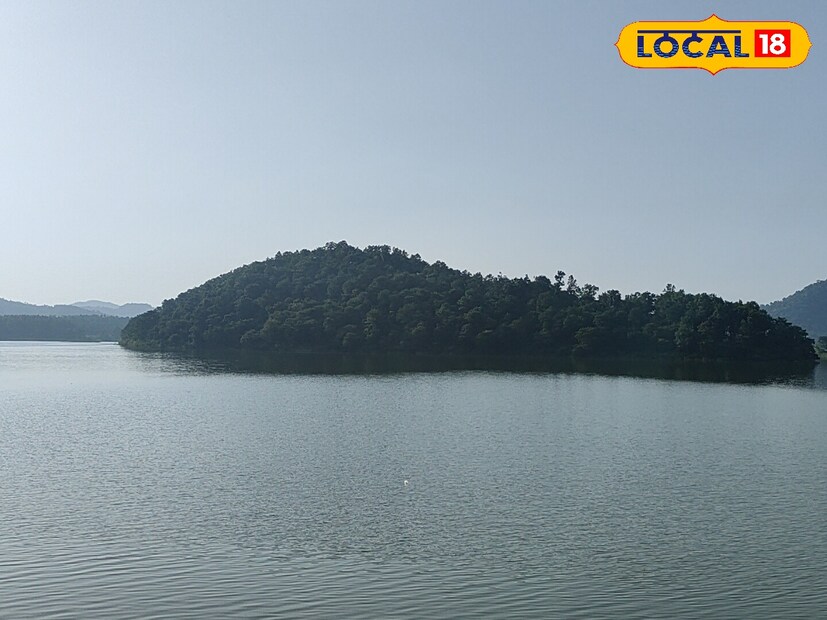 এই দিন পুরুলিয়া সর্বোচ্চ তাপমাত্রার পারদ থাকতে পারে ৩৩ ডিগ্রি সেলসিয়াস ও সর্বনিম্ন তাপমাত্রার পারদ থাকতে পারে ২৫ ডিগ্রি সেলসিয়াস বলে জানা গিয়েছে হাওয়া অফিস সূত্রে। আবহাওয়া পরিবর্তনের সঙ্গে পাল্লা দিয়ে পরিবর্তন হচ্ছে তাপমাত্রার।