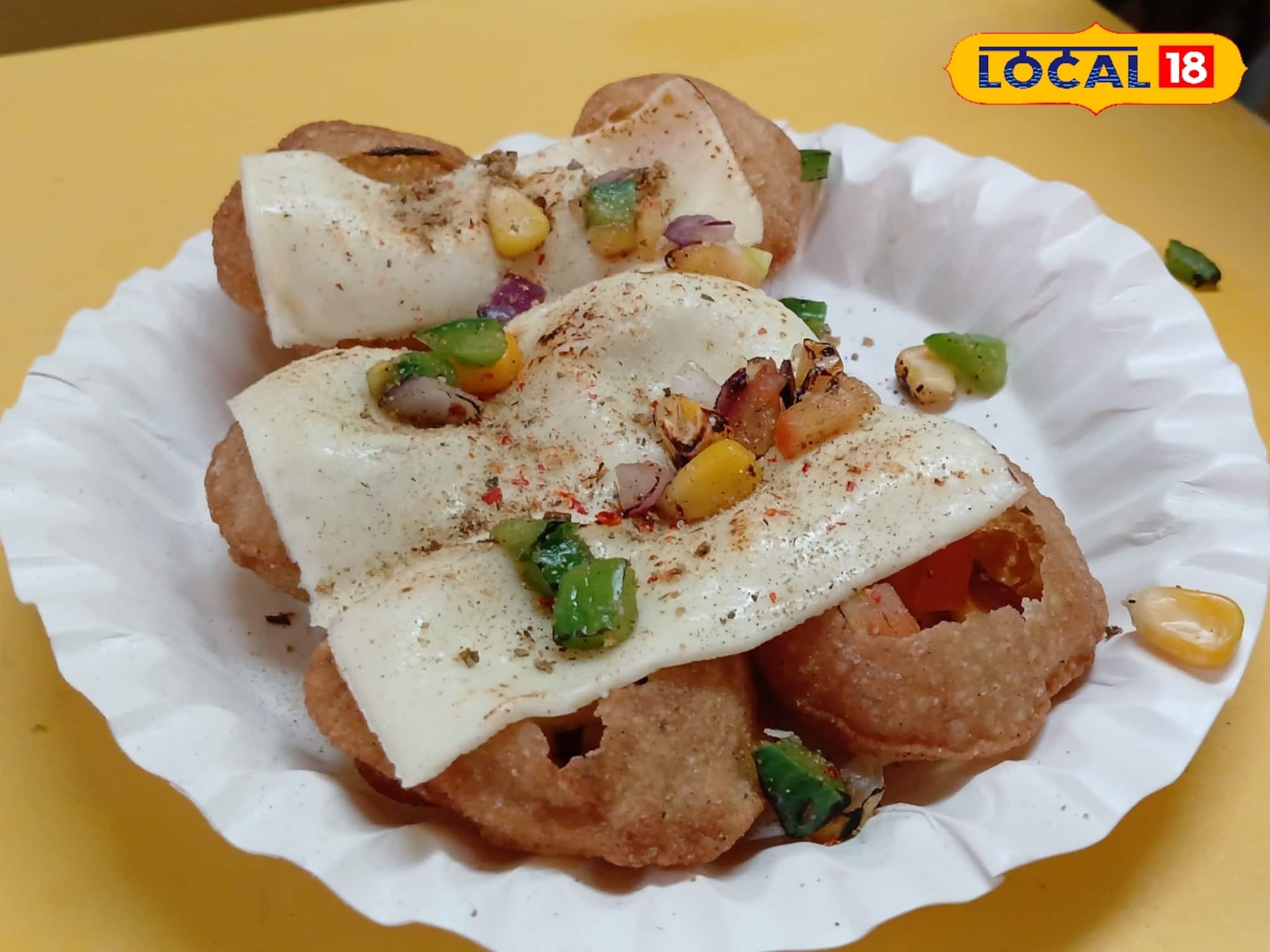 পিৎজা ফুচকা খেয়েছেন কখনও! এই দোকানে লোভনীয় ফুচকা খেতে জমছে ভিড়