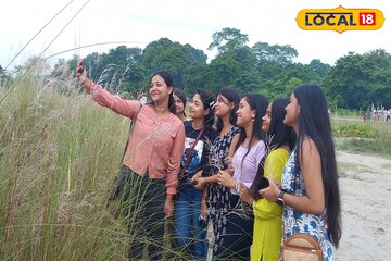সকাল থেকে জমজমাট তিস্তার পাড়, তর্পণের সঙ্গেই চলল দেদার সেলফি তোলা! সকাল থেকে জমজমাট তিস্তার পাড়, তর্পণের সঙ্গেই চলল দেদার সেলফি তোলা!