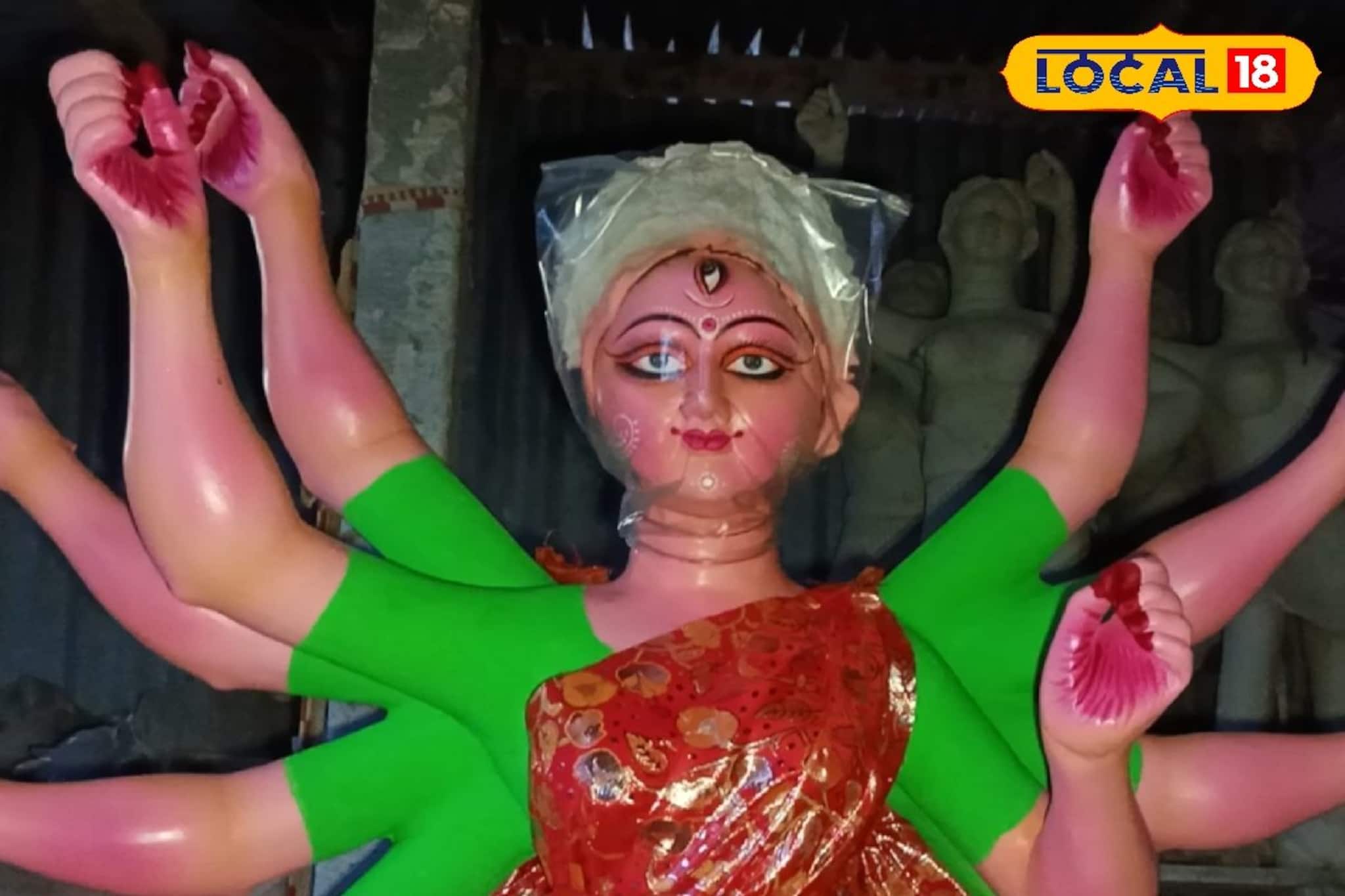 জেলার মহিলাদের হাতে গড়া প্রতিমা এবার ভিনরাজ্যেও! শেষ মুহূর্তের প্রস্তুতি শিল্পীদ