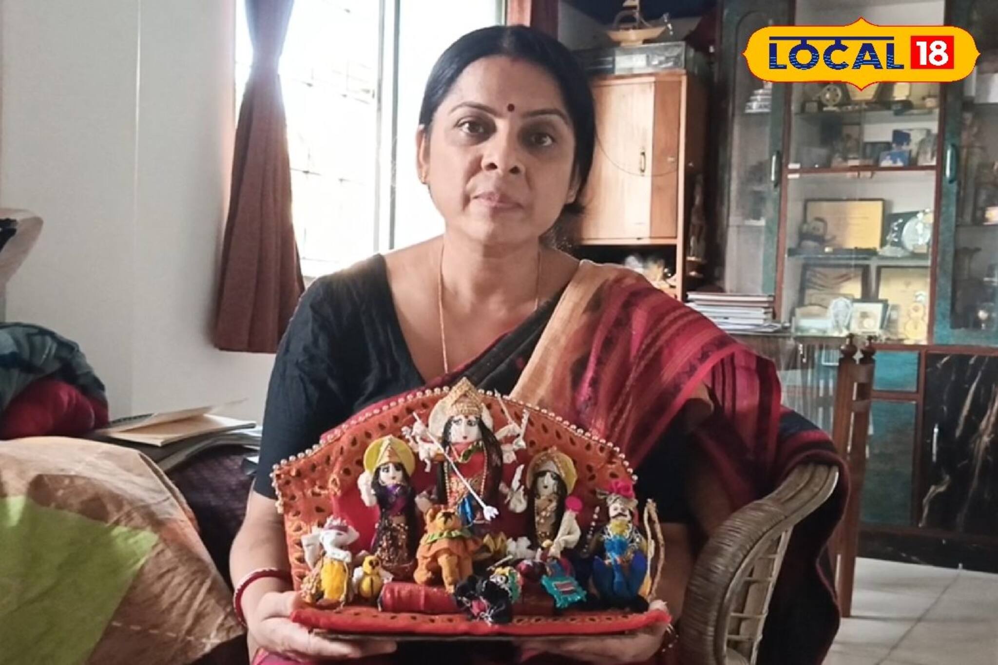 টুকরো কাপড়েই এমন সুন্দর দুর্গা মূর্তি! তাক লাগালেন গৃহবধু