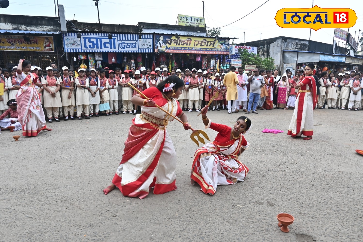 অশোকনগর বানীপিঠ উচ্চ বালিকা বিদ্যালয় স্থাপিত হয় ১৯৫০ সালে। তৎকালীন এটি ছিল মহিলাদের প্রথম স্কুল। এই স্কুলর উপর নির্ভর করেই ঘটে মহিলাদের শিক্ষার অগ্রগতি