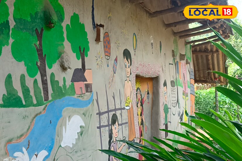 খোয়াব গাঁ তে গ্রাম জুড়ে আঁকা রয়েছে জঙ্গলমহলের মানুষের জীবন যাত্রায় বিভিন্ন চিত্র। এছাড়াও কার্টুন , পশুপাখি , বিভিন্ন সিনেমার চিত্র ফুটিয়ে তোলা হয়েছে দেওয়াল জুড়ে ।