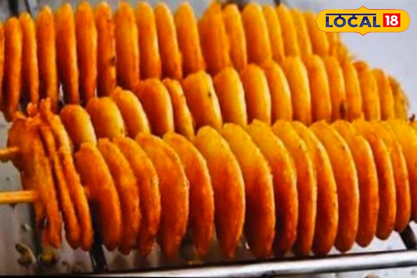 দীপক বাবু বলছেন, একটি মাঝারি থেকে বড় সাইজের আলু ব্যবহার করতে হবে। সব মিলিয়ে একটি পটেটো স্প্রিং রোল তৈরি করতে আপনার খরচ হতে পারে ১০ টাকা মত। অথচ সেগুলি আপনি ২৫ থেকে ৩০ টাকা পিস হিসেবে বিক্রি করতে পারবেন। এই ব্যবসা করে মাসে ৩০ থেকে ৪০ হাজার টাকা রোজগার করা যাবে সহজেই।