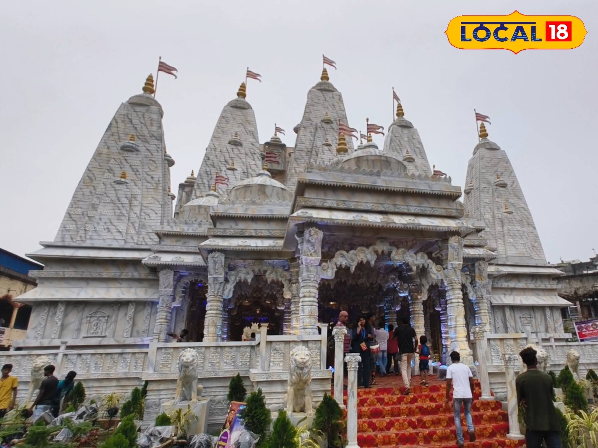 লন্ডনের স্বামীনারায়ণ মন্দির হাজির  শ্রীরামপুরের  আরএমএস মাঠের পুজো মন্ডপ