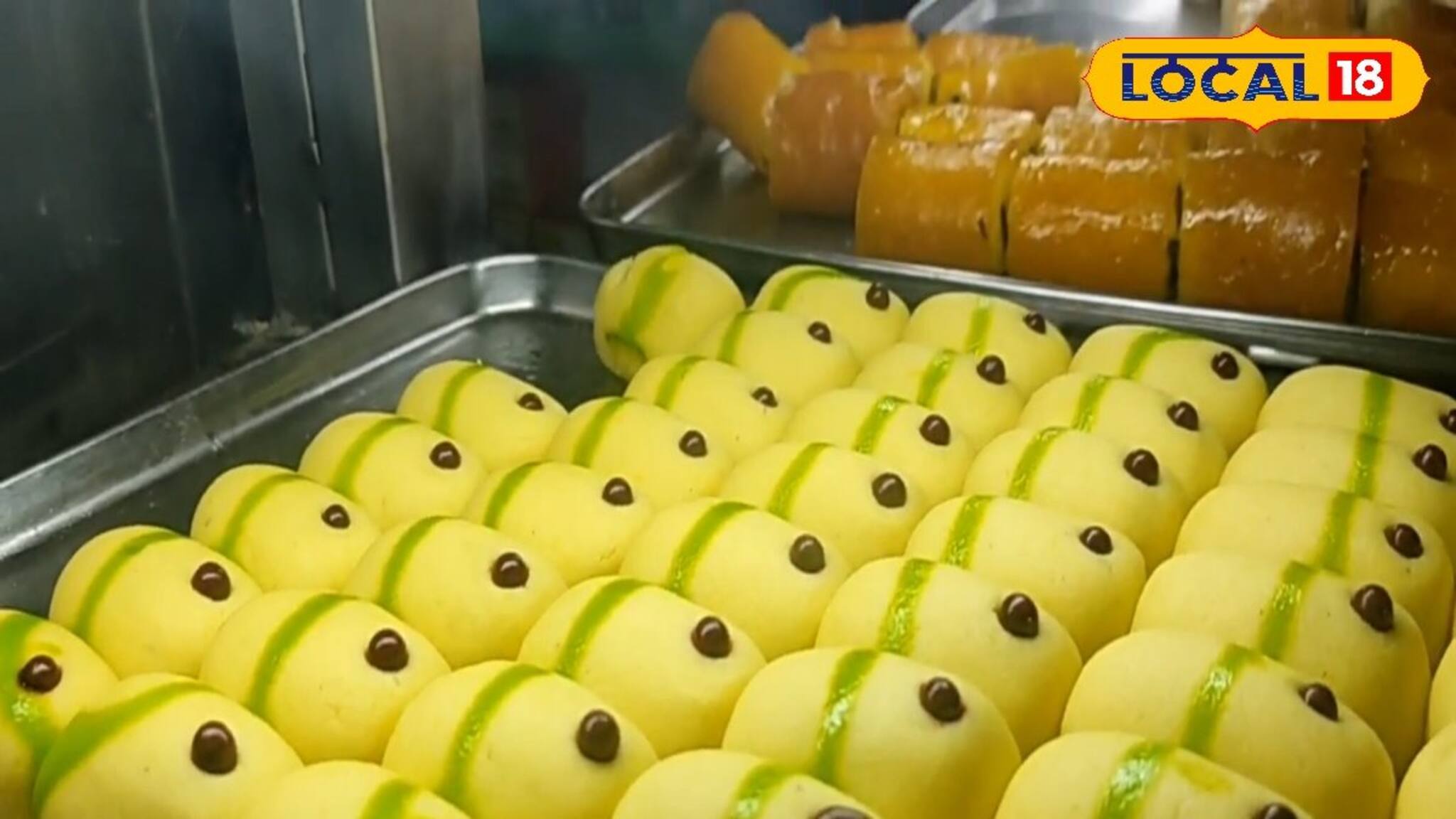 পুজোয় দেদার খান মিষ্টি! ডায়াবেটিসের ভয় ছাড়ুন, সুগার-ফ্রি মিষ্টি কিনতে ভিড়