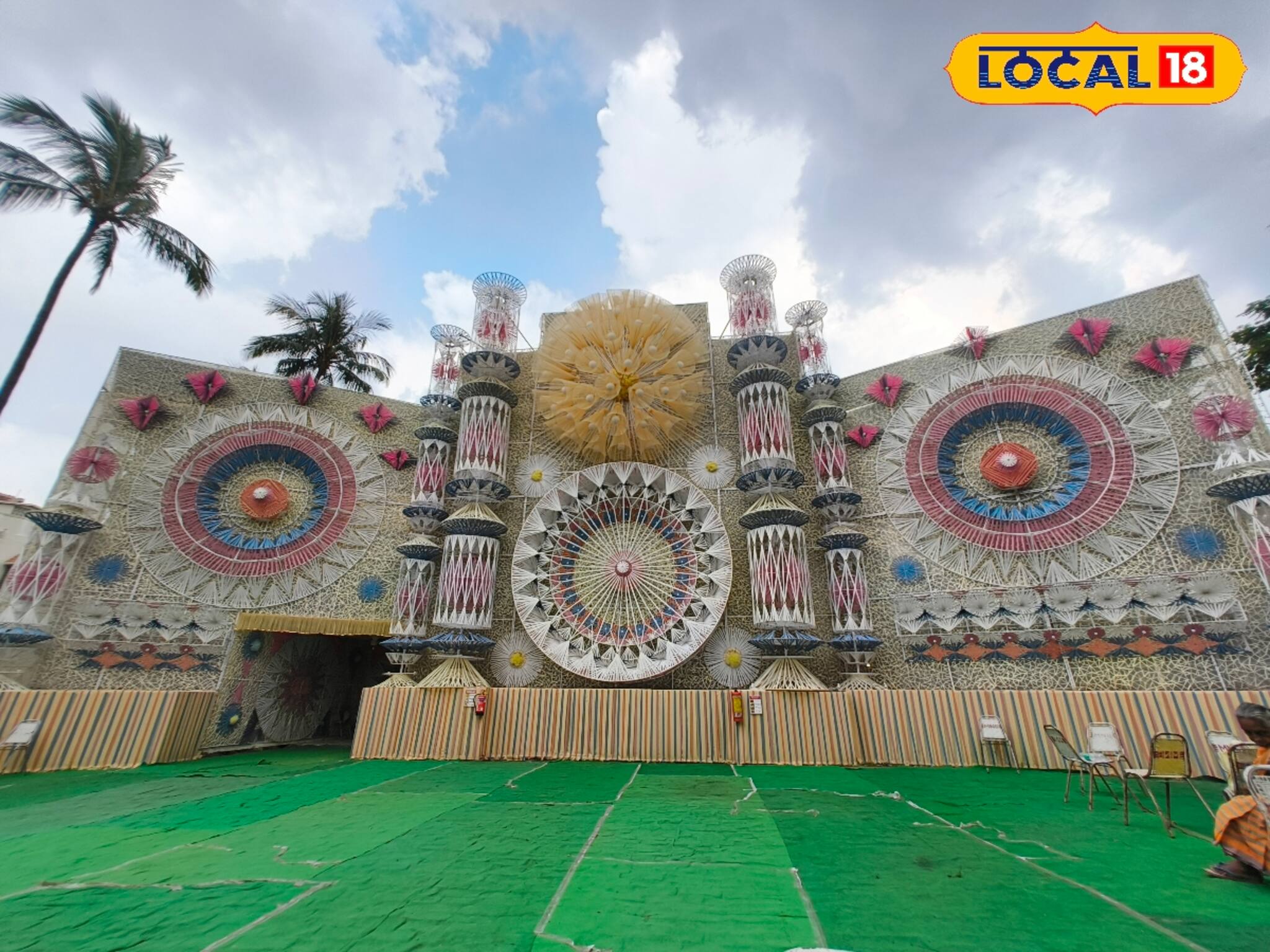 উত্তরপাড়া বলাকার পুজোর থিমে বিরাট চমক..! দূর-দূরান্ত থেকে উপচে পড়ছে মানুষের ঢল