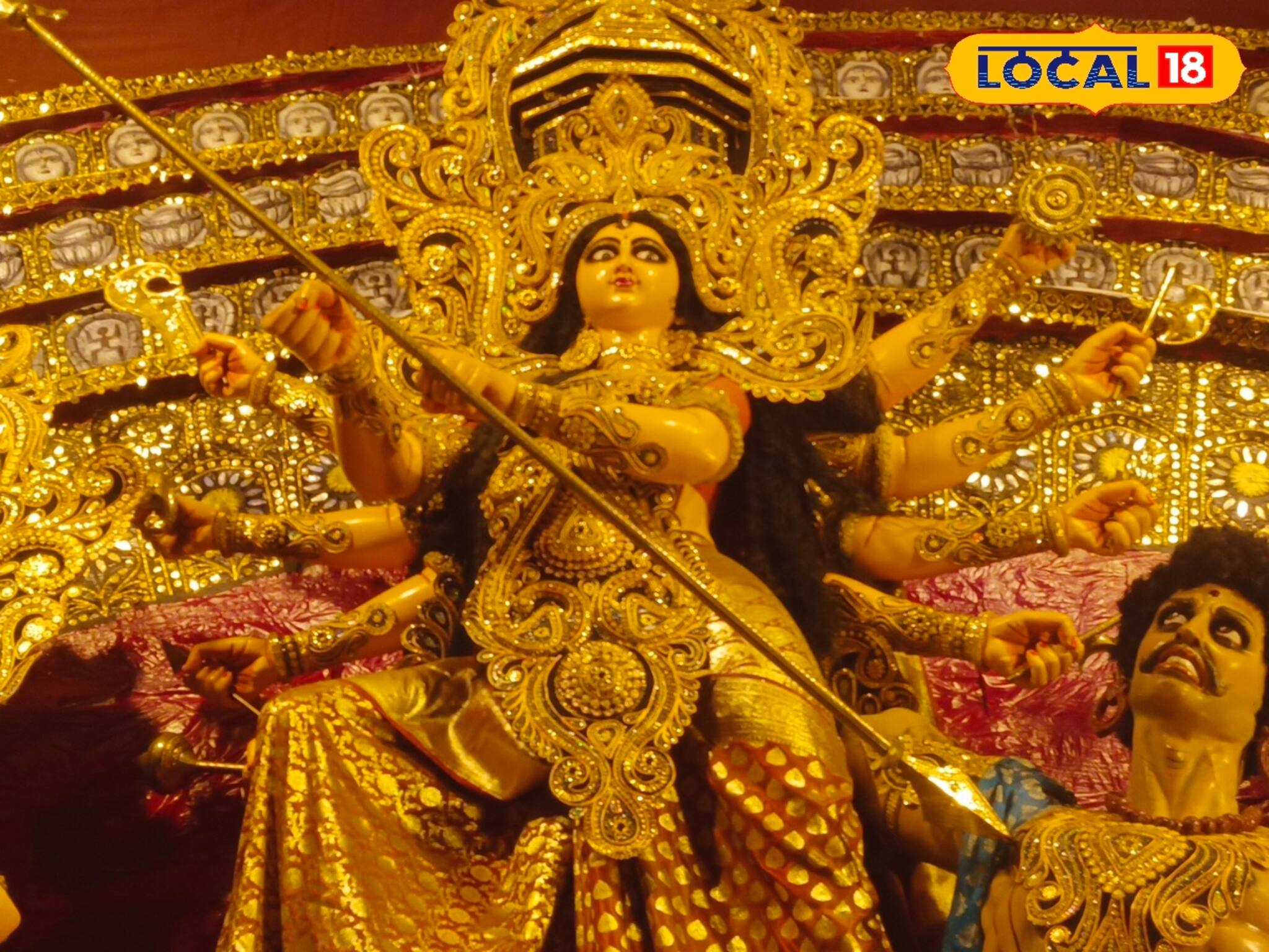 হারিয়ে যেতে বসা জিনিস দিয়ে সেজে উঠেছে মণ্ডপ! পরিবেশবান্ধব প্যান্ডেল ঘুরে দেখুন