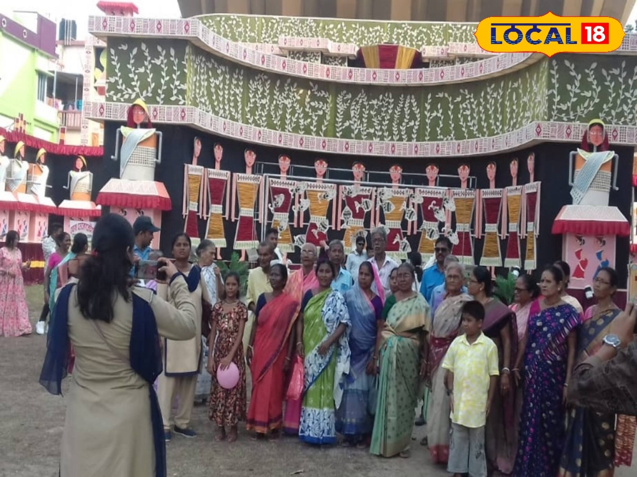 প্রশাসনের পক্ষ থেকে বয়স্কদের জন্য বড় আয়োজন! পুজো প্যান্ডেল ঘুরে দেখলেন প্রবীণরা