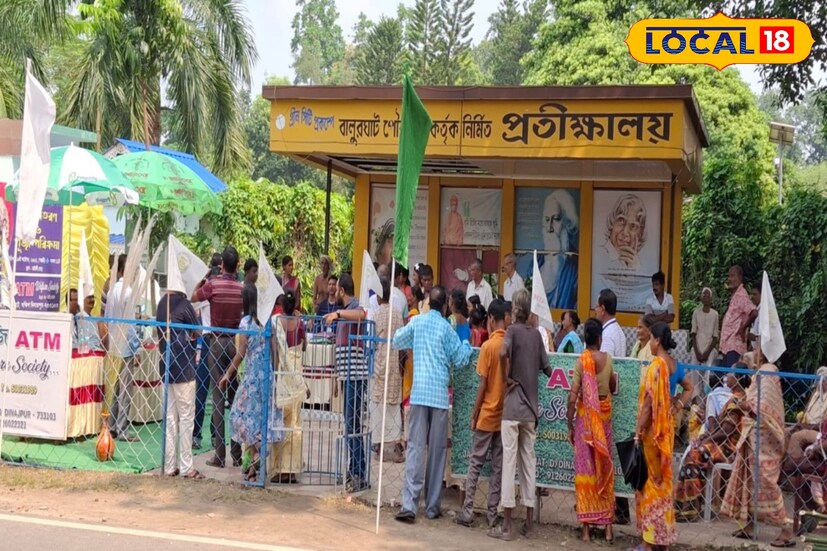 সেই কারণে পুলিশ প্রশাসনের পক্ষ থেকে এদিন দুপুরে বৃদ্ধ-বৃদ্ধাদের ঠাকুর দেখানোর ব্যবস্থা করা হয় পুলিশ প্রশাসনের পক্ষ থেকে। সুস্মিতা গোস্বামী 