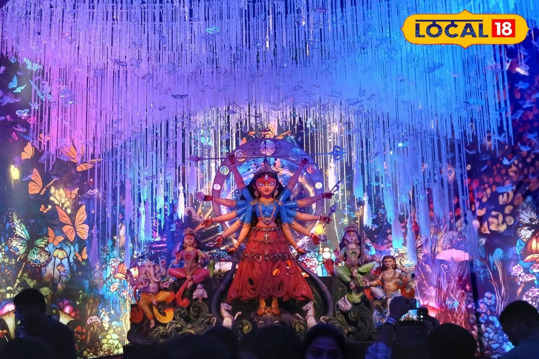 দর্শনার্থীদের মন কাড়ছে শিলিগুড়ির ক্লাবের পুজোর থিম 'দৃষ্টিকোণ'