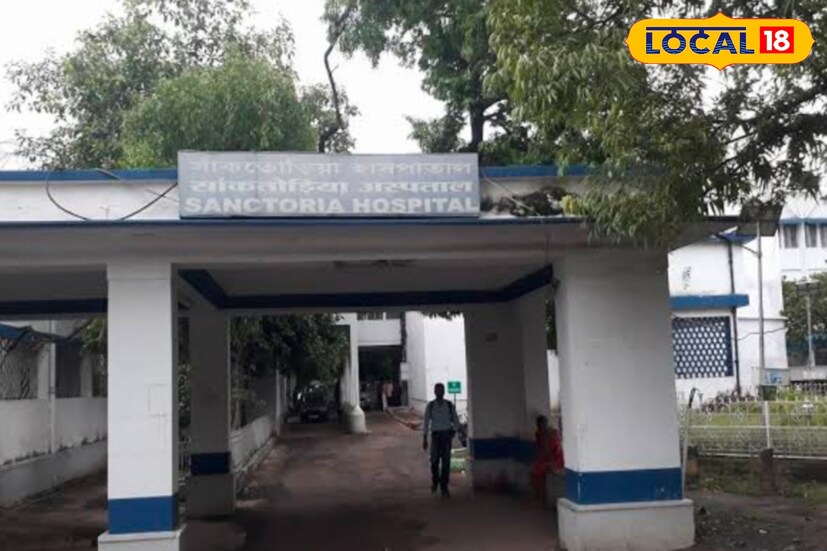 এলাকায় রয়েছে ইসিএলের সাকতোরিয়া হাসপাতাল। এই হাসপাতালে দেবী প্রতিমা নিয়ে যাওয়া হয় নিরঞ্জনের আগে। মূলত, যারা পুজোর সময় হাসপাতালে চিকিৎসাধীন থাকেন, তাদের দেবী দর্শনের সুযোগ দিতে দেবী মূর্তি নিয়ে যাওয়া হয় হাসপাতালে।