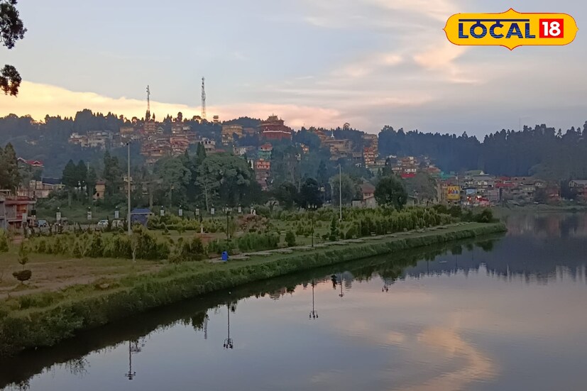 পুজোর আমেজে উত্তরের আবহাওয়া। নীল ঝকঝকে আকাশ সোনালী রোদ ,আপাদত দুদিনের ছুটিতে বৃষ্টি। হালকা থেকে মাঝারি বৃষ্টিপাত হলেও ভারী থেকে অতি ভারী বৃষ্টির কোন সম্ভাবনা নেই বলে জানিয়েছে আবহাওয়া দফতর। 