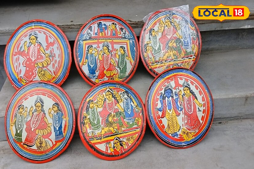 তিনি বলছেন, লক্ষ্মীপুজোর সময় যে-কোনও মন্ত্রই পাঠ করুন না কেন, অবশ্যই লক্ষ্মীর পাঁচালি পড়তে হবে। লক্ষ্মীর পাঁচালি বিবাহিত মহিলারা পাঠ করলে ঘরে সুখ-শান্তি, ধন-সম্পদ আসে।