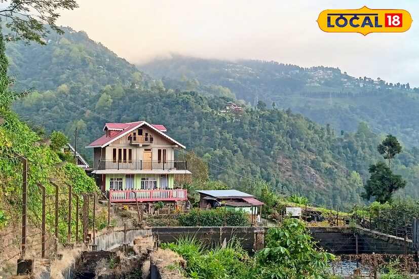 উত্তরবঙ্গ থেকে বৃষ্টি বিদায় নিলেও বৃষ্টির হাত থেকে রেহাই পাবে না দক্ষিণবঙ্গ আজ থেকেই দক্ষিণবঙ্গ জুড়ে চলবে টানা বৃষ্টি। তাহলে কি উত্তরবঙ্গেও এবার জাকিয়ে শীত নাকি ফের বৃষ্টি ? আপাতত উত্তরবঙ্গের কয়েকটি জেলায় হালকা থেকে মাঝারি বৃষ্টিপাত হলেও ভারী থেকে অতি ভারী বৃষ্টির কোন সম্ভাবনা নেই বলে জানিয়েছে আবহাওয়া দফতর। 