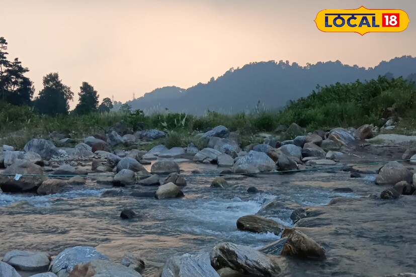 উত্তরের পার্বত্য এলাকাগুলিতে বজ্রবিদ্যুৎ সহ হালকা থেকে মাঝারি বৃষ্টিপাতের সম্ভাবনা রয়েছে বলে জানিয়েছে আবহাওয়া দফতর। বুধের পর থেকে পরিবর্তন হতে পারে আবহাওয়া। আপাতত তাপমাত্রার কোন হেরফের হবে না।