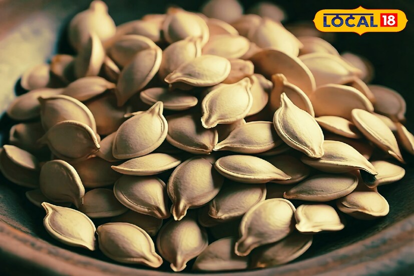 *মিষ্টি কুমড়োর বীজের পুষ্টিগুণ সম্পর্কে অনেকেই সঠিক জানেন না। বর্তমানে স্বাস্থ্য সম্পর্কে সচেতন মানুষদের মধ্যে মিষ্টি কুমড়োর বীজের কদর বেড়েছে অনেকটাই।