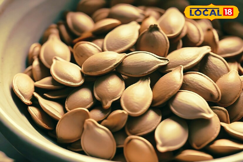*মিষ্টি কুমড়োর বীজে পাওয়া যায় প্রচুর পরিমাণে ক্যালশিয়াম, ম্যাগনেশিয়াম এবং জিঙ্ক। এই উপাদানগুলি অস্টিয়োপোরেসিসের মতো হাড়ের সমস্যা কমায়।