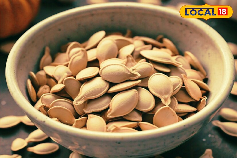 *মিষ্টি কুমড়োর বীজে রয়েছে ওমেগা-৩ ফ্যাটি অ্যাসিড, সালফার, ভিটামিন-B এবং K রয়েছে। এই উপাদানগুলি চুলের স্বাস্থ্যের জন্য দারুণ উপকারী বলে প্রমাণিত।