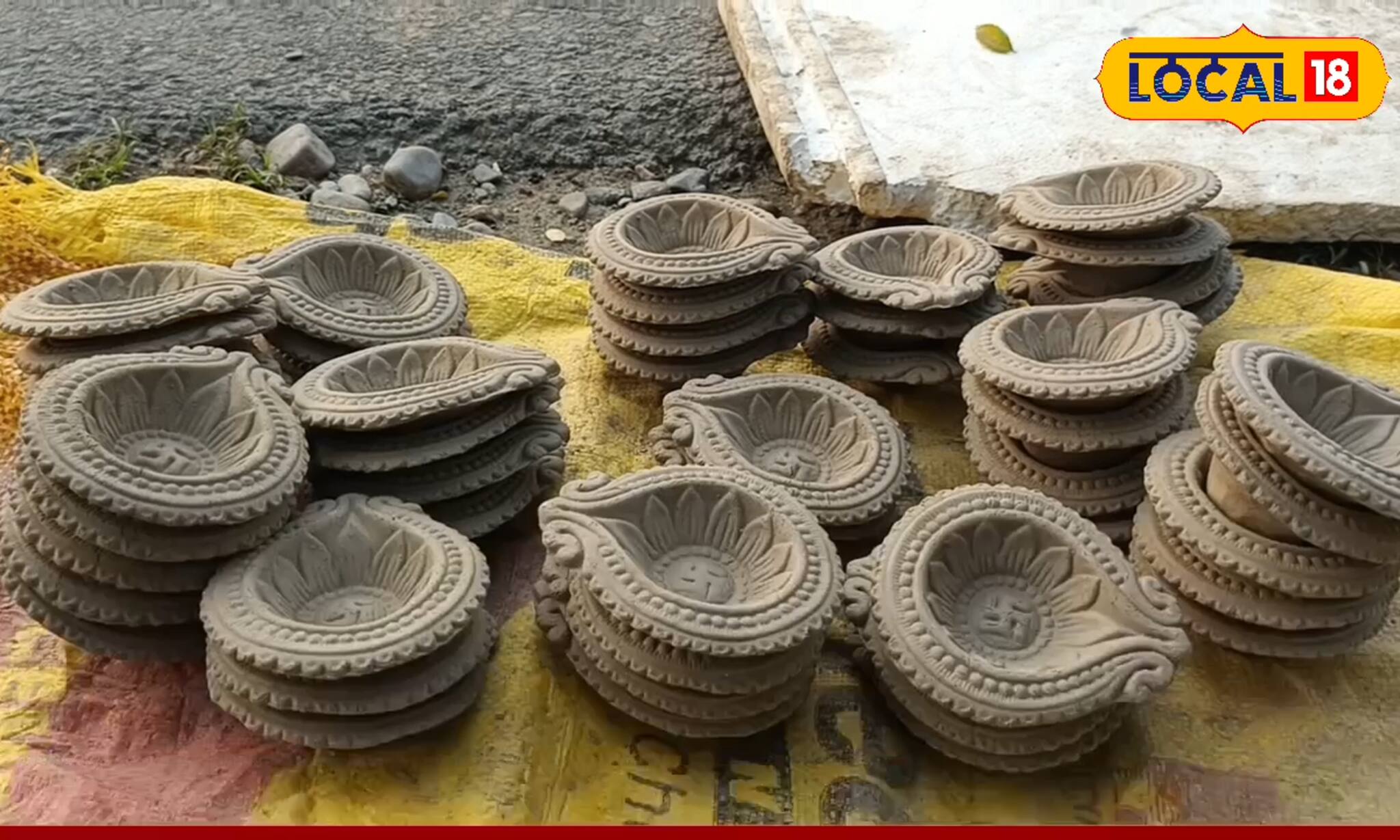 দীপাবলিতে কদর হারিয়েছে সাবেকি প্রদীপ! পেশা বাঁচাতে এই জিনিস তৈরিতে মগ্ন মৃৎশিল্পীরা