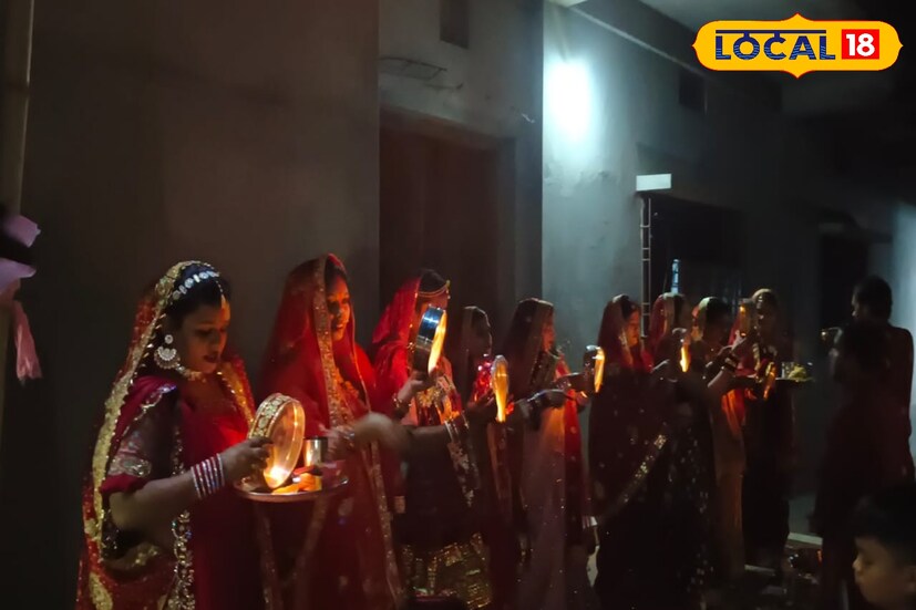করবা চৌথ উপলক্ষে ব্লকের মন্দিরগুলিতে পুজোর আয়োজন করা হয়।