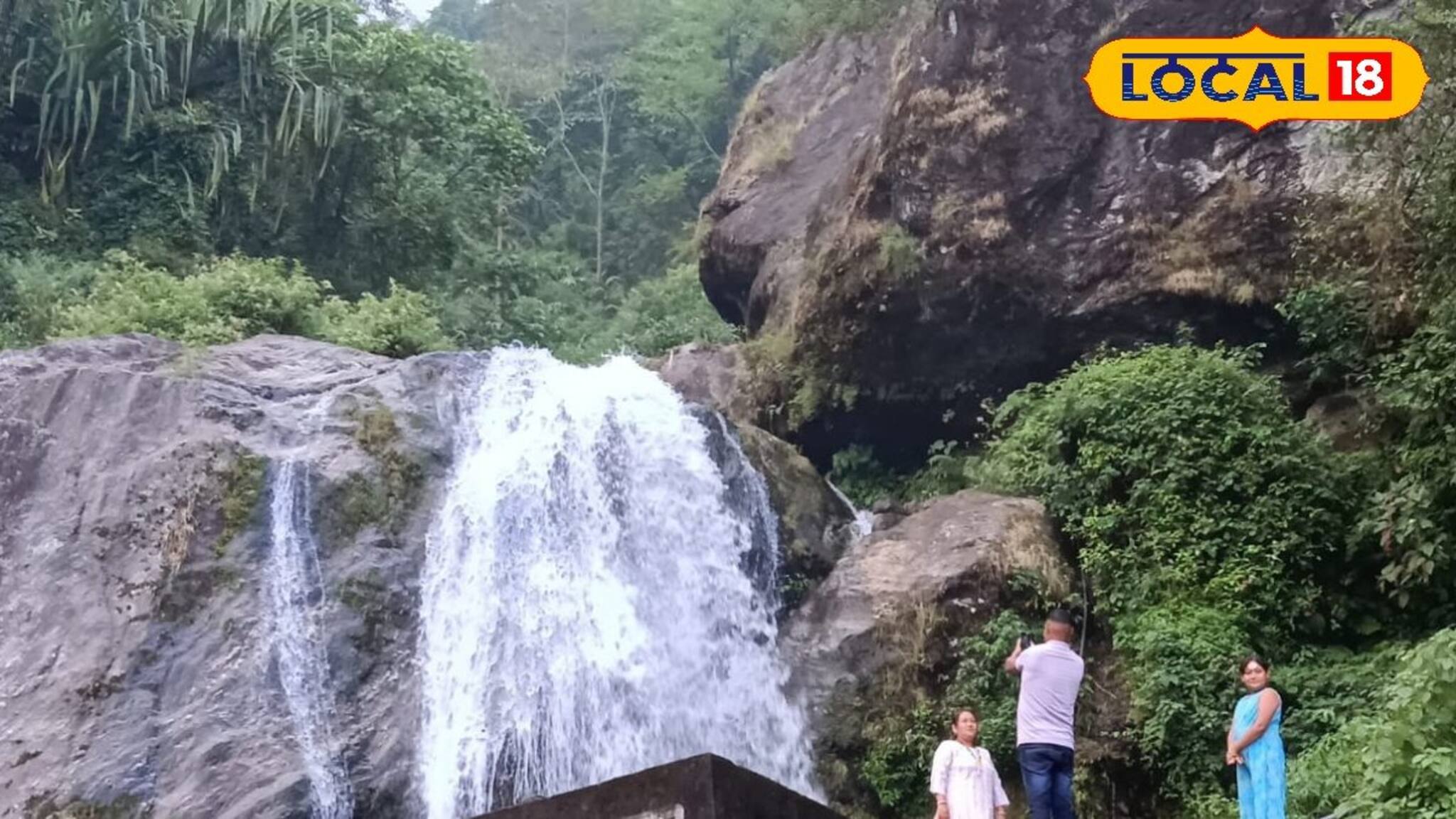 Darjeeling Trip: দার্জিলিং গেলেও এই ঝর্ণা দেখেননি? বড় মিস করেছেন! ঠিকানা জেনে ঘুরে আসুন