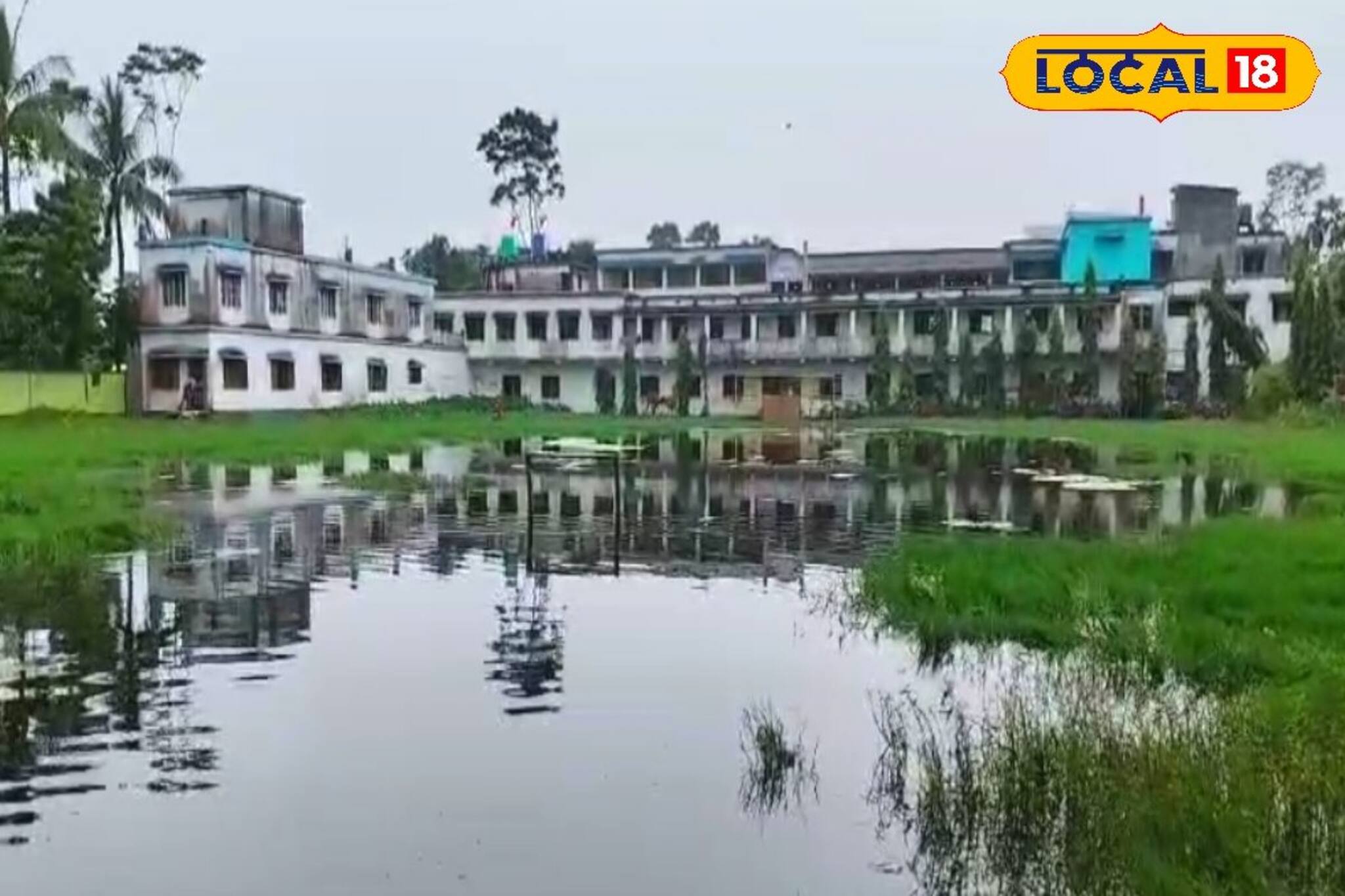 জলের নীচে বসতবাড়ি, দুর্গাপুজোর পর আলোর উৎসবও ফিকে ত্রাণশিবিরের দুর্গতদের