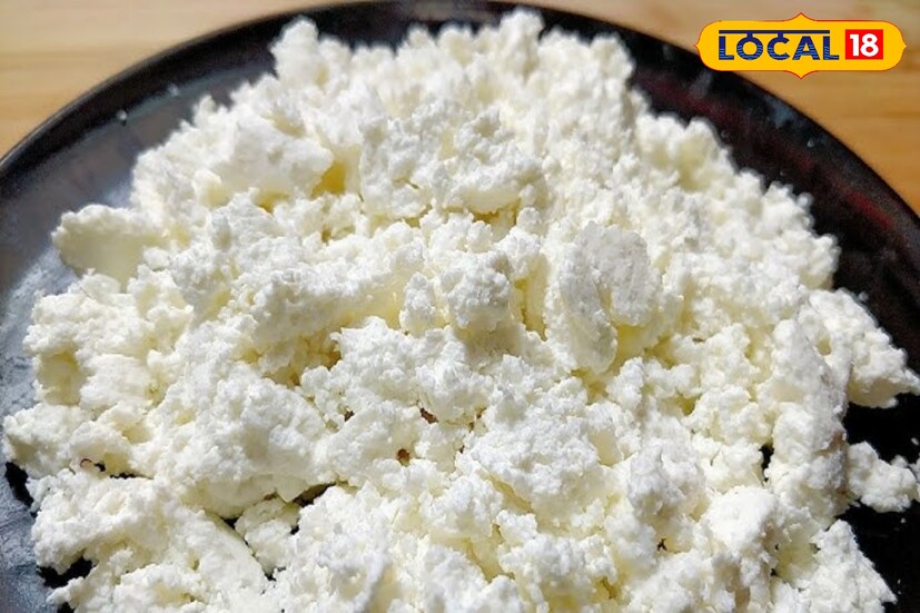 দুধে যতই গুণ থাকুক ল্যাকটোজ ইনটলার্যান্সের জন্য অনেকেরই দুধ সহ্য হয় না। কিন্তু দুধে যে উপাদানগুলি থাকে সেগুলি শরীরের খুবই প্রয়োজনীয়। সে ক্ষেত্রে দুধের বদলে ছানা খাওয়া যায়। বরং গুণের নিরিখে ছানা ও পনিরকে এগিয়ে রাখা যায়।