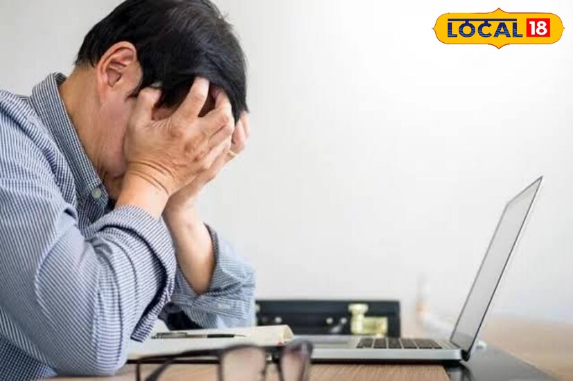 বসার জায়গা হোক বা শোওয়ার জায়গা...ঘর, বিছানা সব যাতে পরিস্কার পরিচ্ছন্ন থাকে সেদিকে নজর দিতে হবে। শোবার আগে বিছানা গুছিয়ে, নিজে ফ্রেশ হয়ে, আলো নিভিয়ে কিংবা নিভু নিভু আলো জ্বালিয়ে দিন। হালকা মিউজিক বাজাতে পারেন,ছড়িয়ে দিতে পারেন মিষ্টি সুগন্ধি । এতে মনের ভার  মুক্ত হয়ে মন হালকা হয়। ঘুম আসে চটজলদি। 