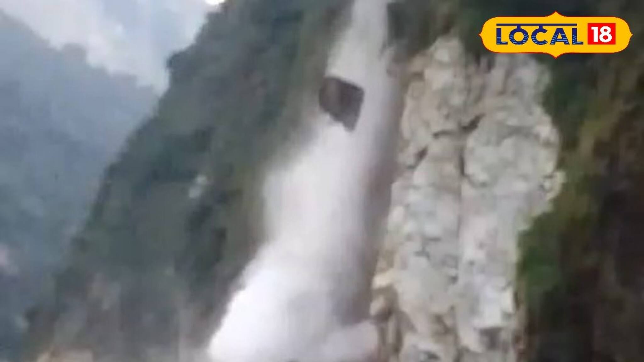 North Sikkim Landslide: ভয়ঙ্কর দৃশ্য! সিকিমে পাহাড়ের উপর থেকে গড়িয়ে পড়ছে বড় পাথর, বিরাট সমস্যায় পর্যটকরা