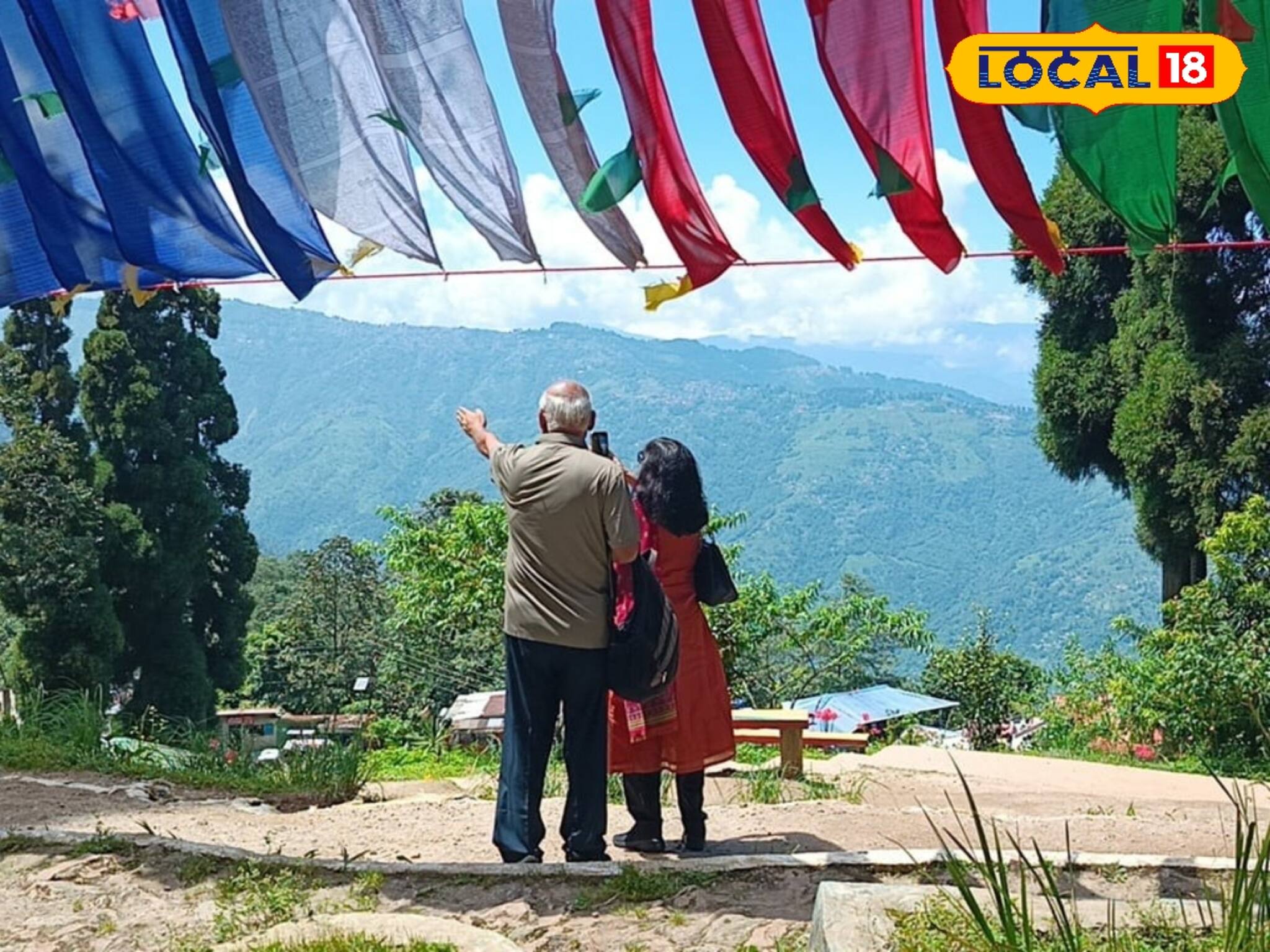 পাহাড়ের কোলে পাইন-ধুপির জঙ্গলে ঘেরা অপরূপ এই গ্রাম! মনের মানুষকে নিয়ে ঘুরে আসুন