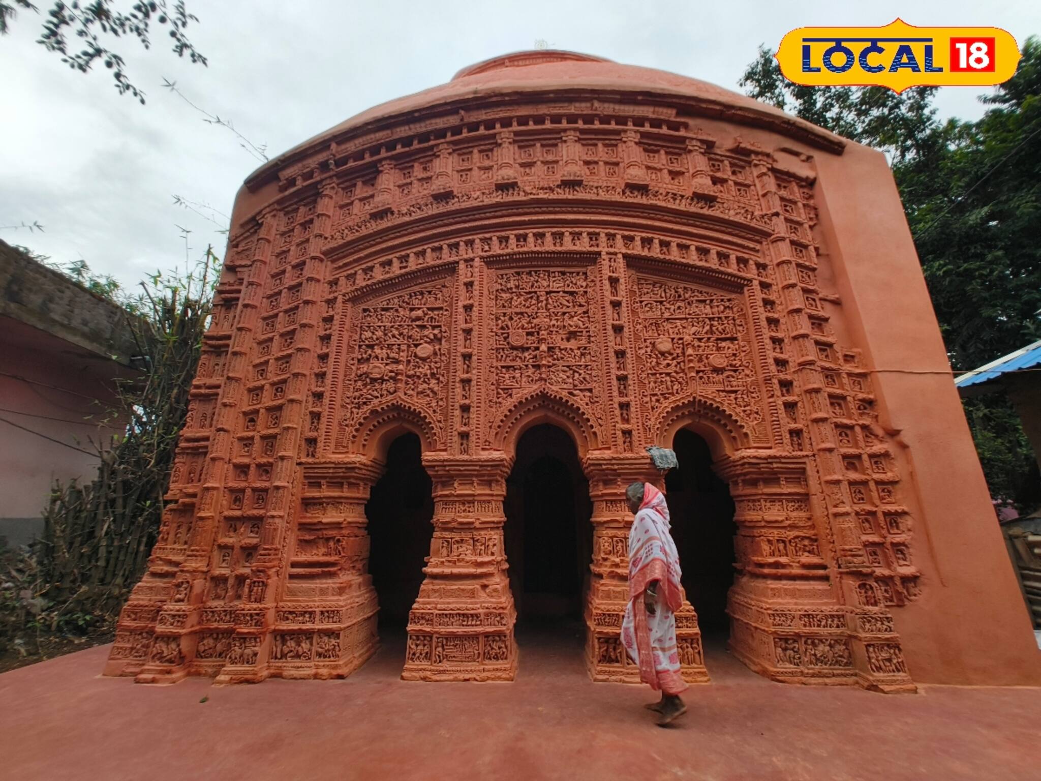 জমিদারি না থাকলেও রয়েছে মন্দির! প্রাচীন শিল্পকলা বাঁচিয়ে রাখতে মরিয়া পরিবার
