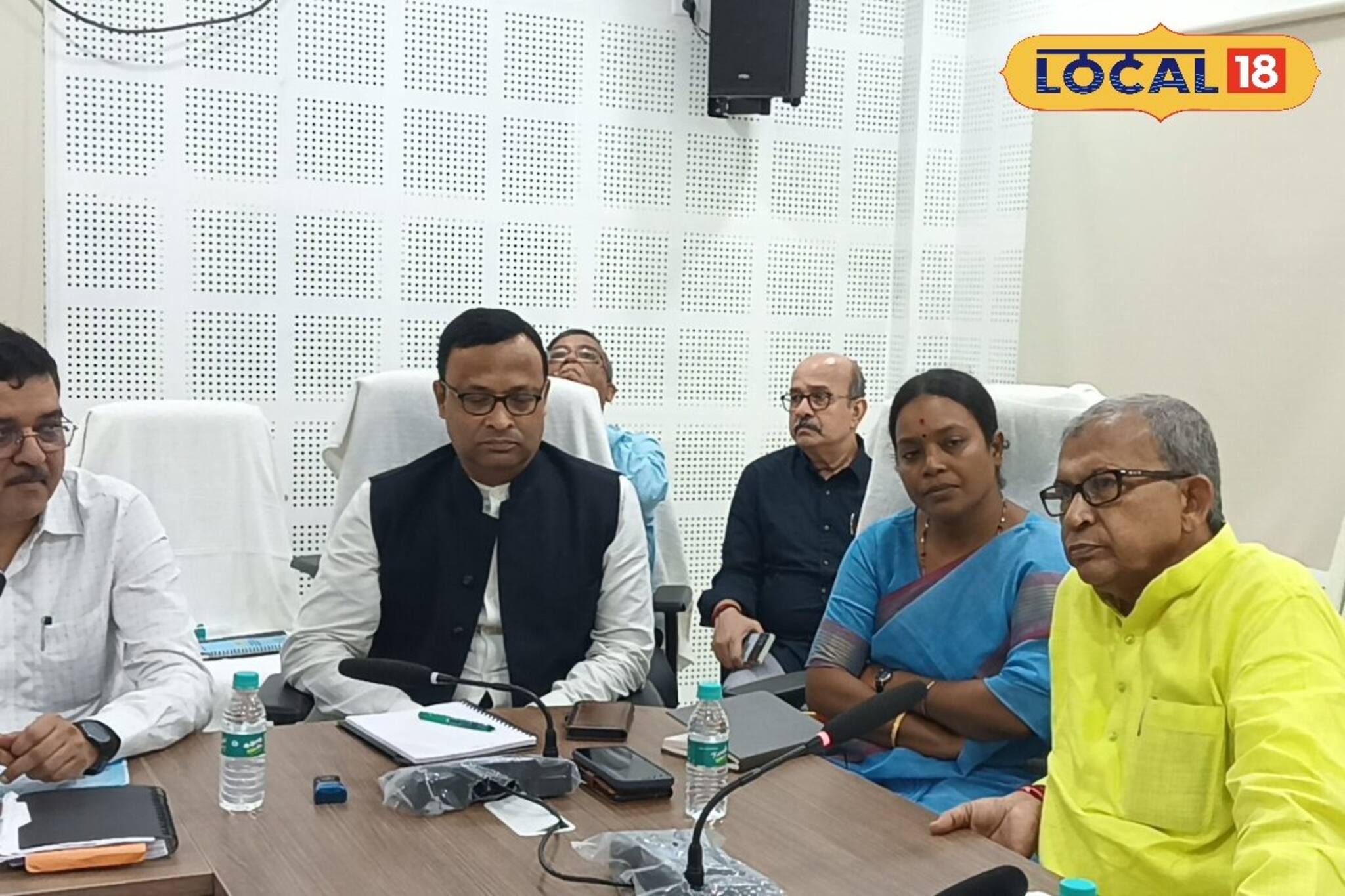 মুখ্যমন্ত্রী নির্দেশে ঝাড়গ্রামে উচ্চপর্যায়ের বৈঠক, ক্ষতিগ্রস্তদের পাশে দাঁড়াতে একাধিক পদক্ষেপ প্রশাসনের