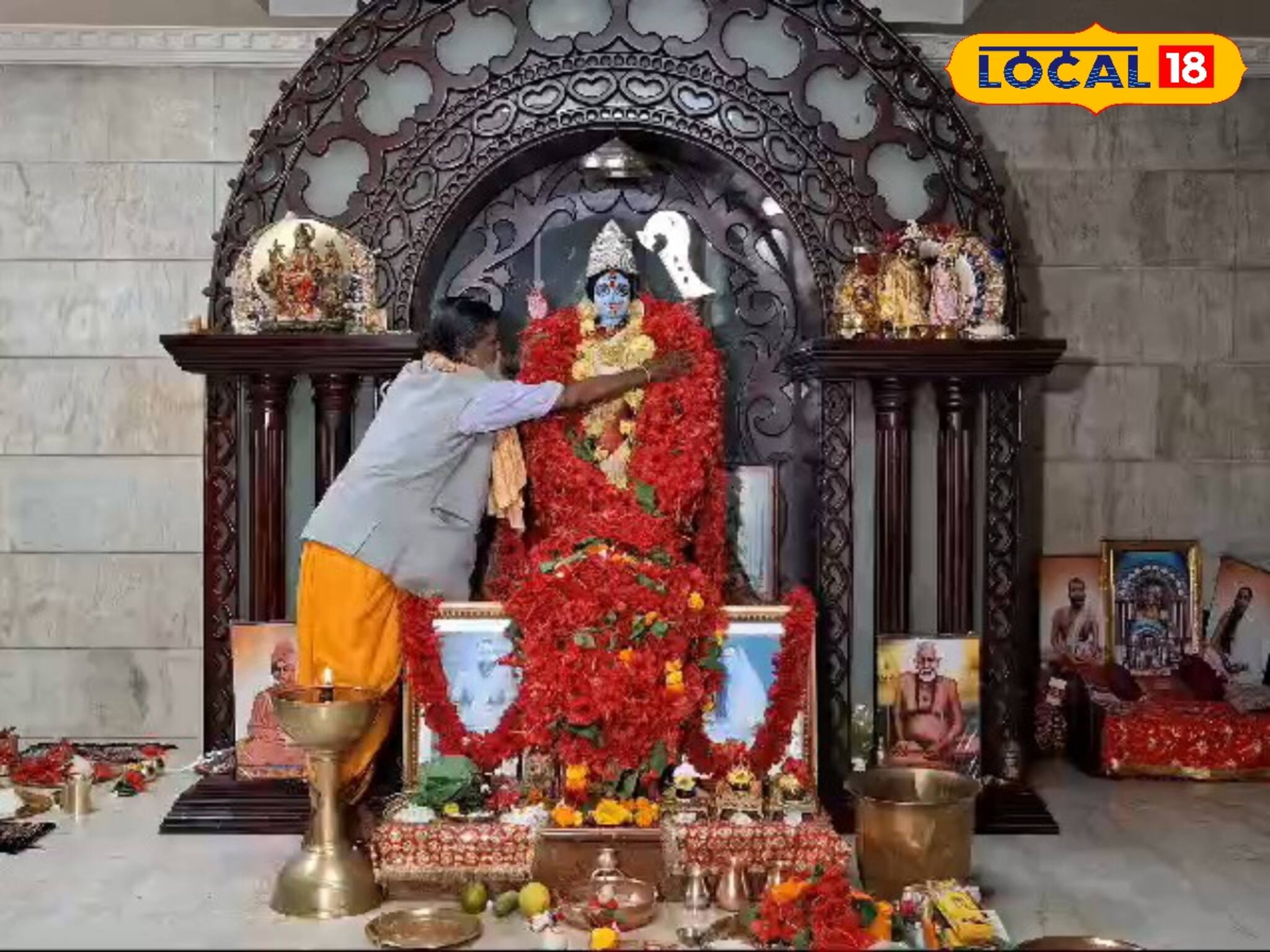 বাংলার বুকে রয়েছে এমন এক কালী মন্দির, যেখানে পুজো দিতে আসেন বিদেশি ভক্তরাও