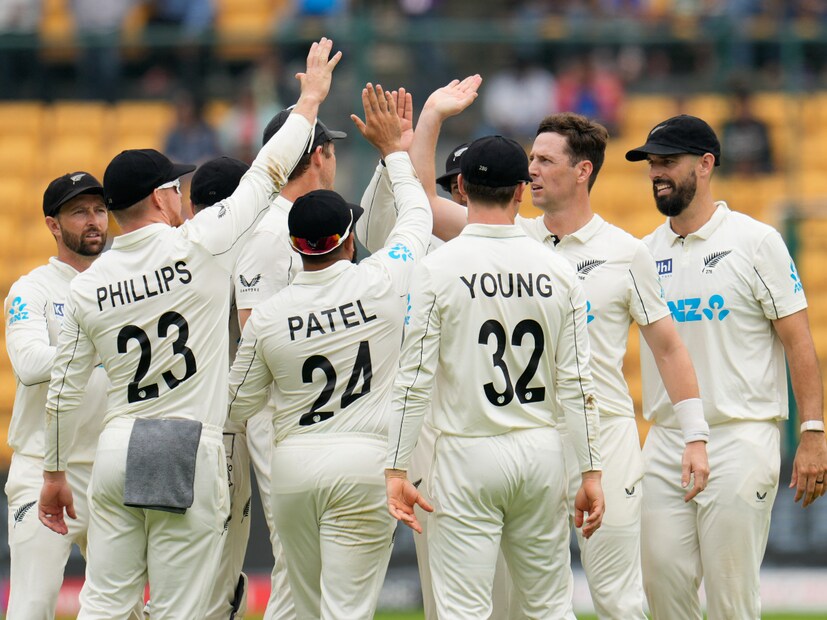 কিন্তু ইংল্যান্ডের বিরুদ্ধে নিউজিল্যান্ড প্রথম টেস্ট হেরে যাওয়ায় বিশ্ব টেস্ট চ্যাম্পিয়নশিপের দৌড় থেকে ছিটকে গিয়েছে। অপরদিকে, শ্রীলঙ্কাও দক্ষিণ আফ্রিকার বিরুদ্ধে প্রথম টেস্ট হেরে কাজ কঠিন করেছে। শেষ ৩টি টেস্টের সবকটি জিতলে আশা থাকবে লঙ্কানদের। তবে একটি দক্ষিণ আফ্রিকা ও ২টি অস্ট্রেলিয়ার বিরুদ্ধে খেলতে হবে।