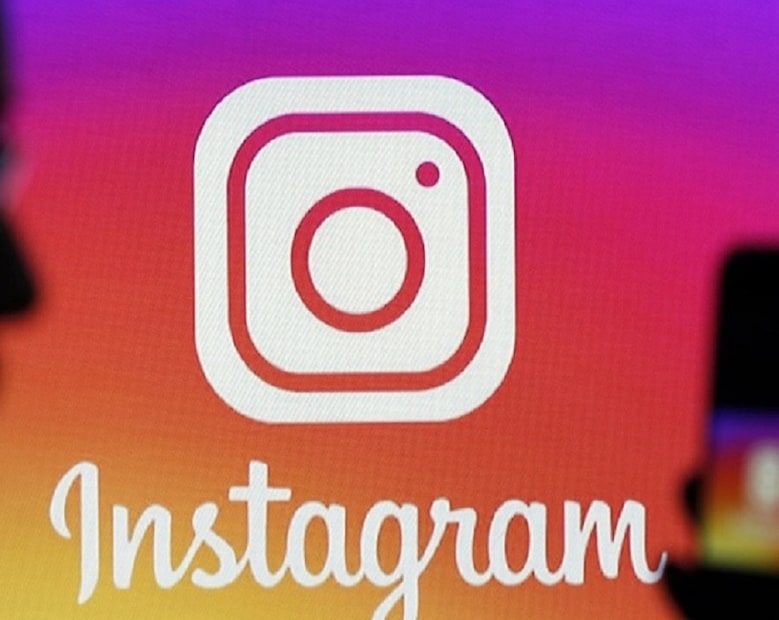এবার এই অবস্থায় Instagram-এ গিয়ে স্টোরি দেখে নিতে হবে। যেহেতু ব্যবহারকারীর ইন্টারনেটের কানেকশন নেই, তাই যে ব্যক্তির স্টোরি তিনি দেখতে চাইছেন, সেটা বুঝতে পারবেন না। দেখা শেষ হয়ে গেলে Instagram অ্যাপ ব্যবহার করে দিতে হবে। তারপরেই বন্ধ করতে হবে Airplane Mode। এই কায়দায় গোপনে দেখা যাবে কারও Instagram স্টোরি। এই কৌশলটা বেশ সহজ। আর এতে কোনও বিশেষ অ্যাপও লাগে না।