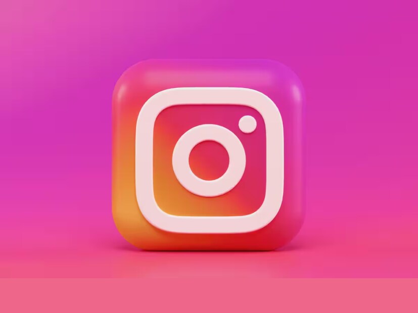 জনপ্রিয় সোশ্যাল মিডিয়া প্ল্যাটফর্ম Instagram-এর স্টোরিতে আমরা ছবি, ভিডিও শেয়ার করতে পারি। তবে অনেক সময় আমরা কারও Instagram-এর স্টোরি দেখতে চাই, অথচ আমরা চাই যেন, তিনি সেটা বুঝতে না পারেন। অর্থাৎ আমরা গোপনেই ওই ব্যক্তির স্টোরি দেখতে চাই। কিন্তু এর কী আদৌ কোনও উপায় আছে? হ্যাঁ হ্যাঁ অবশ্যই রয়েছে। তবে ১টা কিংবা ২টো নয়, বরং সাত-সাতটা উপায় রয়েছে। যার মাধ্যমে গোপনে একেবারে নিরাপদে অন্য কারও Instagram স্টোরি দেখতে পারি। রইল সেই সমস্ত উপায়।