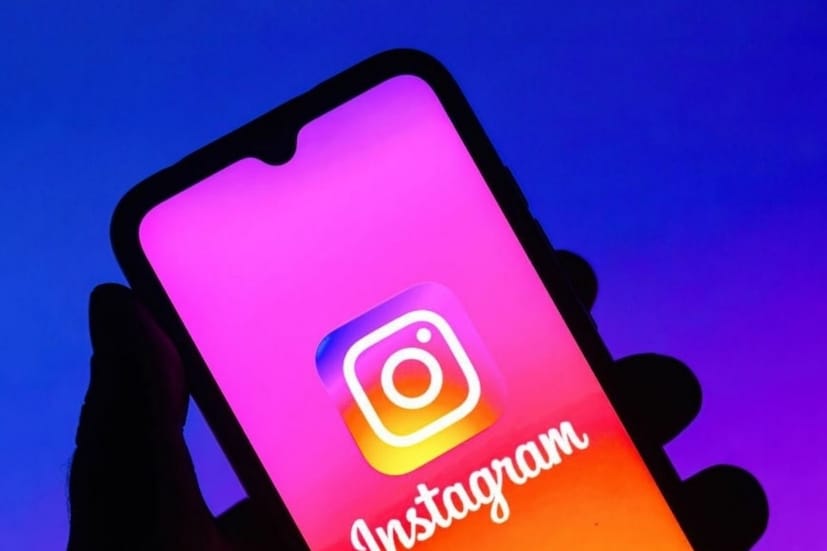 Anonymous Instagram Story এবং Profile Viewer Tools:  গোপনে ইনস্টাগ্রাম স্টোরি দেখার দারুণ ওয়েবসাইট হল Anonymous Instagram Story এবং Profile Viewer Tools। দুর্দান্ত এই টুলের মাধ্যমে ইনস্টাগ্রাম অ্যাকাউন্ট অথবা লগ-ইন ছাড়াই কারও স্টোরি দেখতে পাবেন ব্যবহারকারী। এর জন্য InstaNavigator ওয়েবসাইটে যেতে হবে। এবার যে ইনস্টাগ্রাম অ্যাকাউন্টের স্টোরি ব্যবহারকারী দেখতে চাইছেন, তার ইউজার নেম টাইপ করতে হবে। এতে গোপনে ওই ব্যক্তির ইনস্টাগ্রাম স্টোরি দেখা সম্ভব।