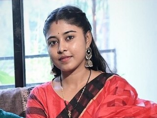 রাতের অন্ধকার চিড়ে ছুটে চলে কাজলের ট্রাক