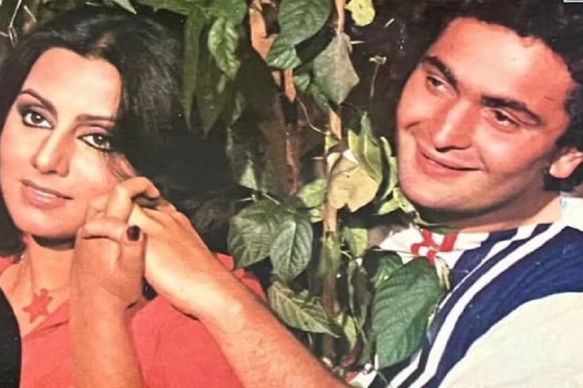 ‘চাঁদনি’ অভিনেতা আরও বলেন যে, “সিনিয়র কেমব্রিজে ইংরেজি পরীক্ষায় শূন্য পেয়েছিলাম। ১৪টি পাতায় ভুলভাল লিখেছিলাম। ফলে ভয় পেয়ে গিয়েছিলাম। আমাকে হতাশ দেখে বাবা বলেছিলেন যে, ‘সাহস হারিও না। কাল আজ অওর কাল ছবিতে অ্যাসিস্ট্যান্ট ডিরেক্টর হিসেবে কাজ করো’। এরপরে অভিনয়ের জগতে আসার পরে আমি রাতারাতি হিরো হয়ে গিয়েছিলাম।”যদিও ঋষি কাপুর টেলিভিশনে নিজের আগের ছবিগুলি দেখতে পছন্দ করতেন না। এমনকী, চ্যানেলও ঘুরিয়ে দিতেন তিনি। তাঁর কথায়, “আমি বিষয়টাকে তুচ্ছ করে দেখছি না। কিন্তু নিজেকে পর্দায় দেখে বেশ অস্বস্তিই হয়। নার্সিসিস্ট-এর বিপরীত শব্দ আছে কি না আমি জানি না। কিন্তু নিজের ছবি দেখে আমার এটাই মনে হত। অভিনেতা হিসেবে আমি আমার অ্যাপিয়ারেন্সের প্রশংসা করি, কিন্তু কাজের নয়।”