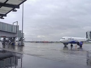 কলকাতা বিমানবন্দরে পুনরায় ফ্লাইট পরিষেবা চালু হল সকাল ৮টা থেকে (Photo: PTI)