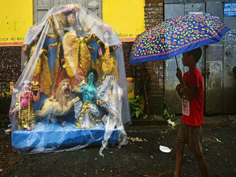 *প্রাক-পুজোর মুখে ফের বঙ্গোপসাগরে তৈরি হয়েছে নিম্নচাপ। শুক্রবার উত্তর বঙ্গোপসাগরে নিম্নচাপ তৈরি হয়েছে। এই নিম্নচাপের প্রভাবে সমুদ্র থাকবে উত্তাল। উপকূলবর্তী জেলাগুলিতে ভারী বৃষ্টির পূর্বাভাস। সেই সঙ্গে উপকূলবর্তী সংলগ্ন ও দক্ষিণবঙ্গের অন্যান্য জেলায়ও ভারী বৃষ্টির পূর্বাভাস। সংগৃহীত ছবি। 