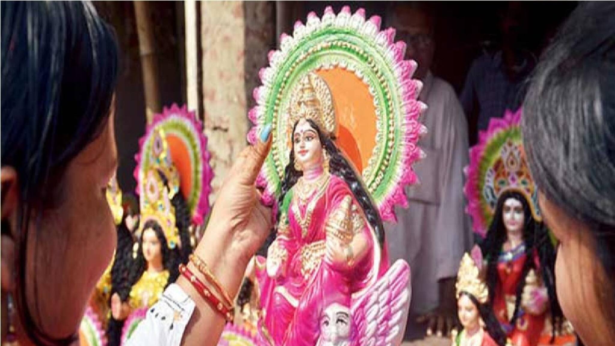 লক্ষ্মীপুজোর আগেই বাড়িতে করুন এই কাজ! সম্পদে ভরবে ঘর, রকেট গতিতে ব্যবসায় উন্নতি