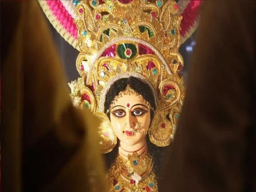 *লক্ষ্মী পুজোর দিন বাড়িতে আমিষ জাতীয় খাবার খাবেন না। লক্ষ্মীপুজোর উপোস রাখলে, উপবাস ভাঙার পরও নেশার জিনিস গ্রহণ করবেন না। ফাইল ছবি। 