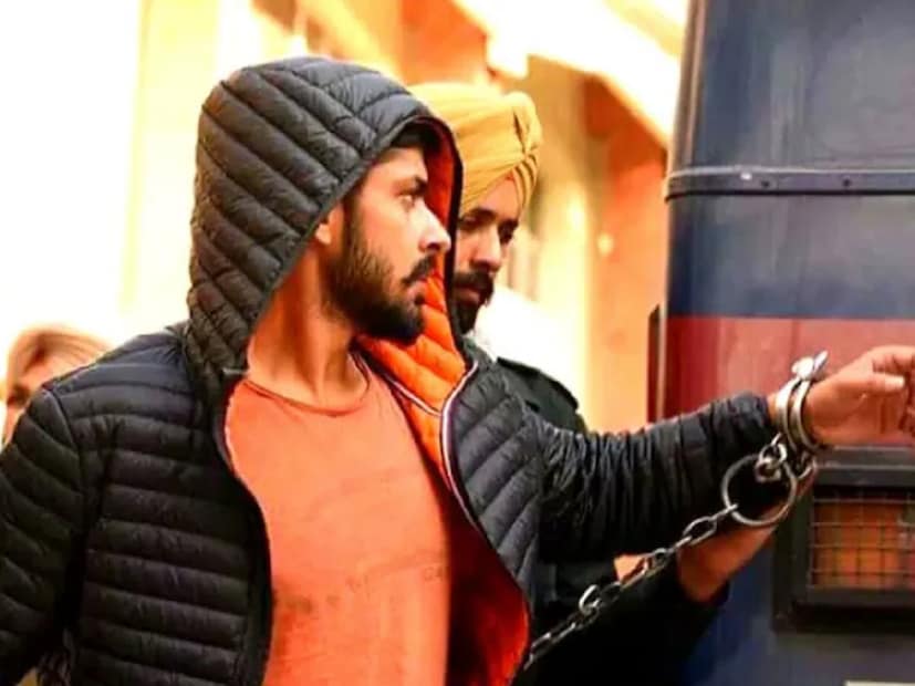 সম্প্রতি কানাডা সরকার অভিযোগ করেছে যে এই গ্যাংয়ের সদস্য এবং ভারত সরকারের মদতে উত্তর আমেরিকার এই দেশে সন্ত্রাসী কার্যকলাপ চলছে। সঙ্গত কারণেই ভারত সরকার এই অভিযোগ মানতে নারাজ। গুজ্জর হত্যাকাণ্ডে ভারতের যোগের এখনও পর্যন্ত কোনও প্রমাণ কানাডা দেখাতে পারেনি, সে কথা সাফ জানিয়ে দেওয়া হয়েছে মুখের উপরে।