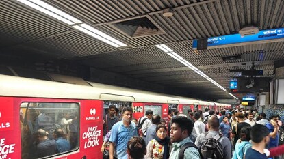 মেট্রোয় ঝাঁপ। মেট্রোয় ঝাঁপ।