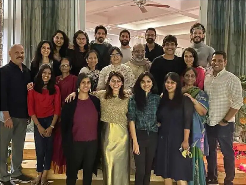 এই পরিবার অভিনেতাদের পরিবার। তাঁরা এখন নিয়মিত শিরোনামে থাকেন৷ অভিনেত্রী সামান্থা ২০২১ সালে এই পরিবার থেকে আলাদা হয়ে যান। এটা আক্কিনেনির পরিবারের গল্প। বলিউডে অনেক হিট ছবি দেওয়ার পর নাগার্জুন তেলেগু ইন্ডাস্ট্রিতে ফিরে আসেন।