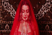 মা-বাবার 'অবাঞ্ছিত' মেয়ে,নকল প্রেগন্যান্সি,সীমাহীন দারিদ্র থেকে সুপারহিট গায়িকা